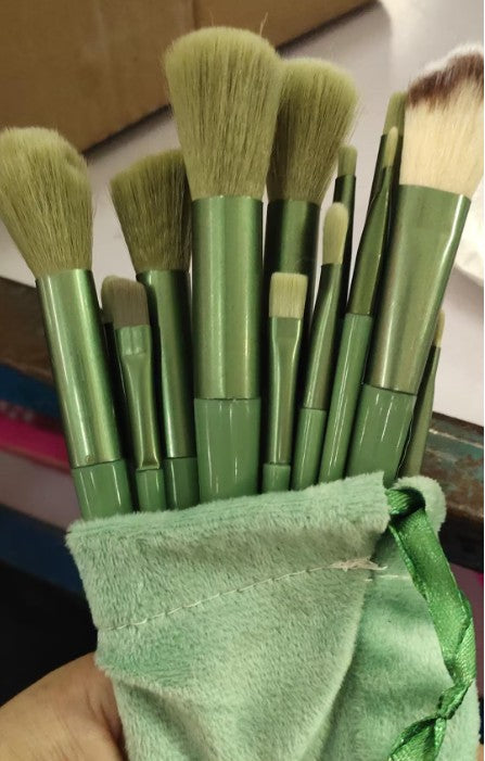 13-piece makeup brush set - alternate view 11